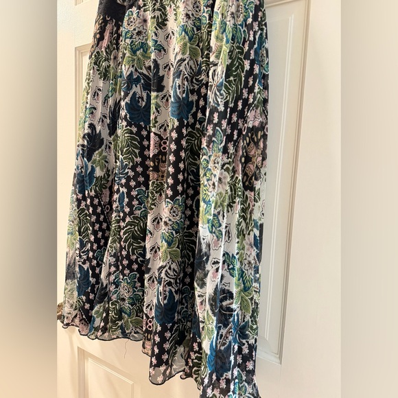 ASOS Multi-Colored Floral Skirt with Lace Detailing. Flattering Waist, Pleated - Picture 3 of 4